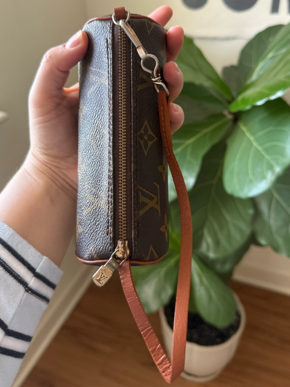 Louis Vuitton Mini Papillon - Picture 6 of 9